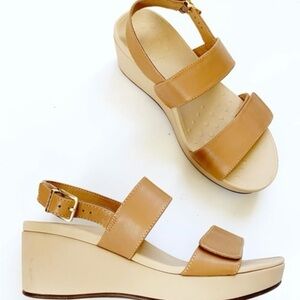 EUC Vionic Tan size 11 Lovell Wedge Sandals with Adjustable Straps